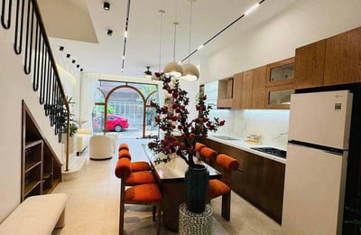 Miete eines 3-stöckigen Hauses in Strandnähe im Stadtteil Hoa Minh, Da Nang, Vietnam